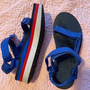 tevas flat form retro red white and blue sandals